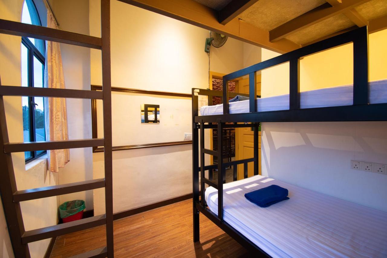 Hostel Travel Hub Highstreet Kuala Lumpur Exterior foto