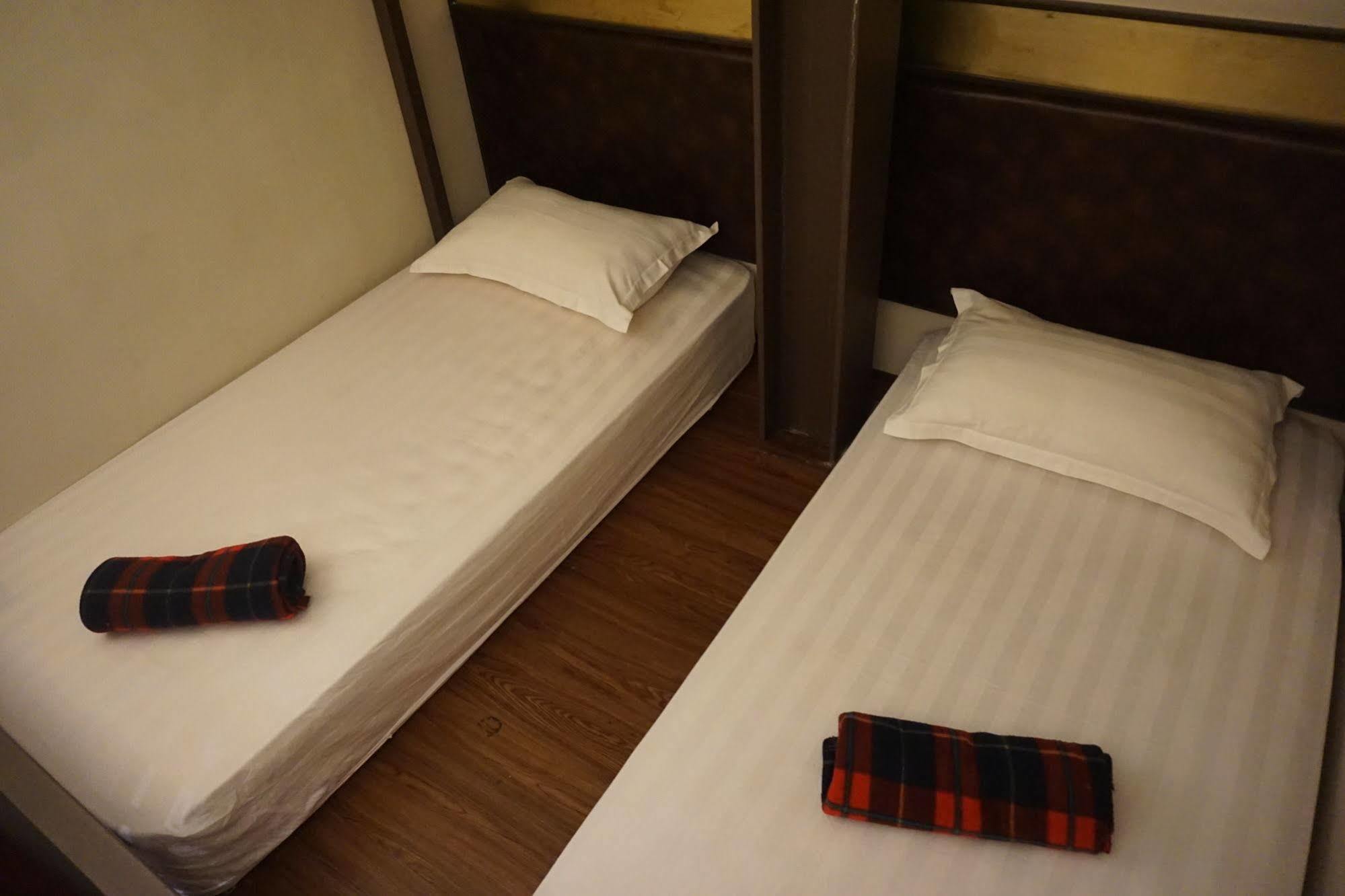 Hostel Travel Hub Highstreet Kuala Lumpur Exterior foto