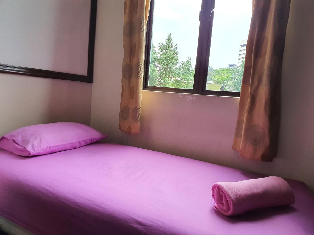 Hostel Travel Hub Highstreet Kuala Lumpur Exterior foto